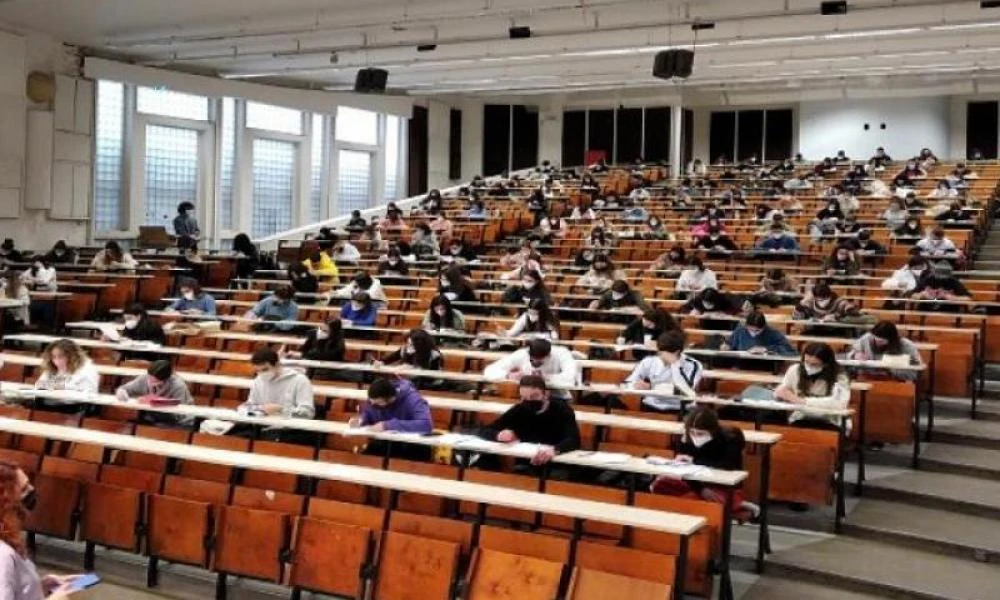 ΑΕΙ: Στάση αναμονής για την εξεταστική - Φοβούνται το Chat GPT οι καθηγητές